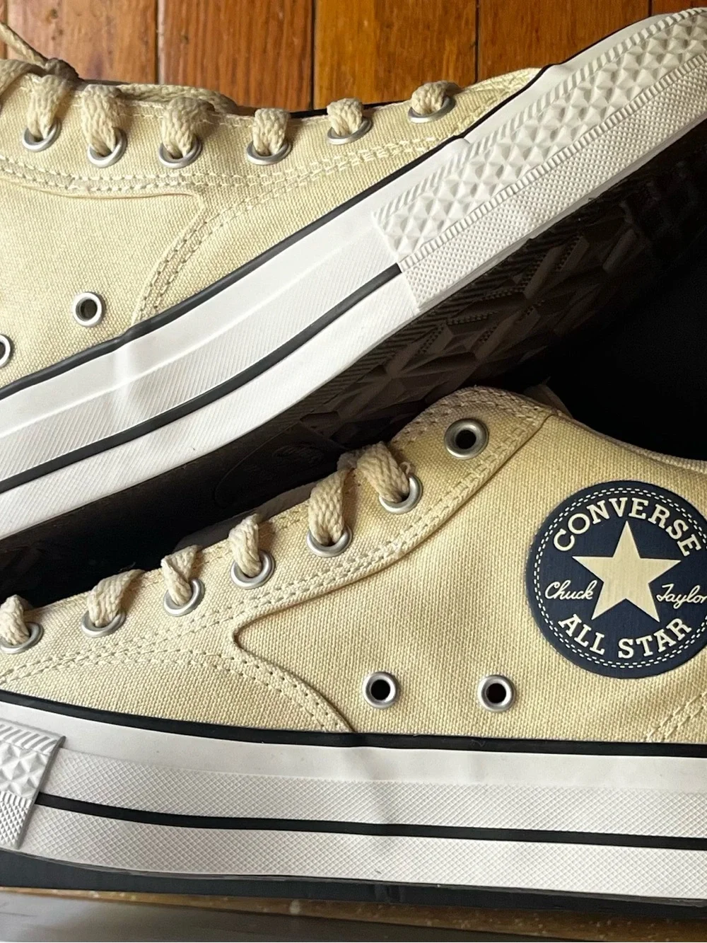 ✅🌹Converse Cream High Top Sneakers with Navy Patch - Picture 2 of 4